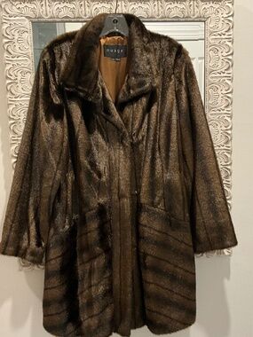 Faux fur Coat Brand: Nuage. Size: Large